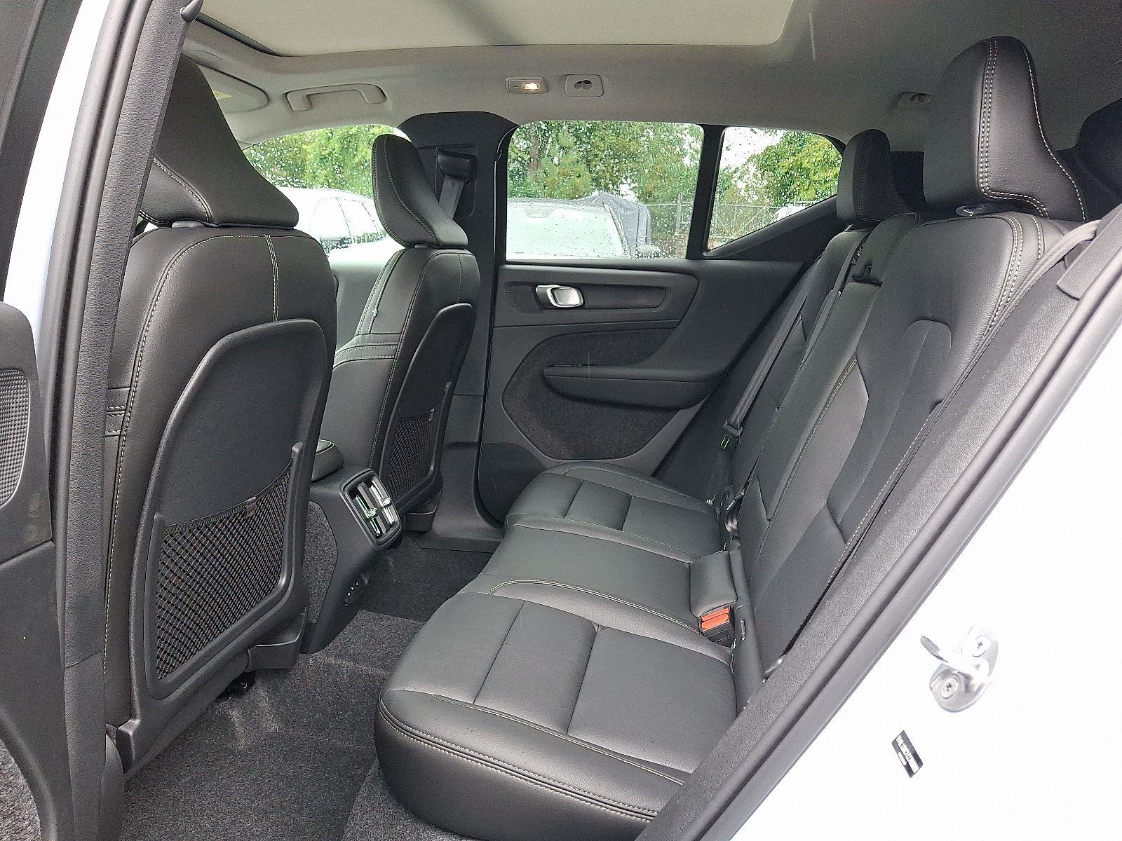 2026 Volvo XC40 Plus - Photo 6