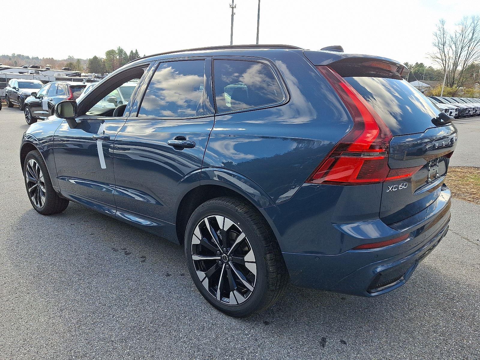 2026 Volvo XC60 B5 Plus photo 3