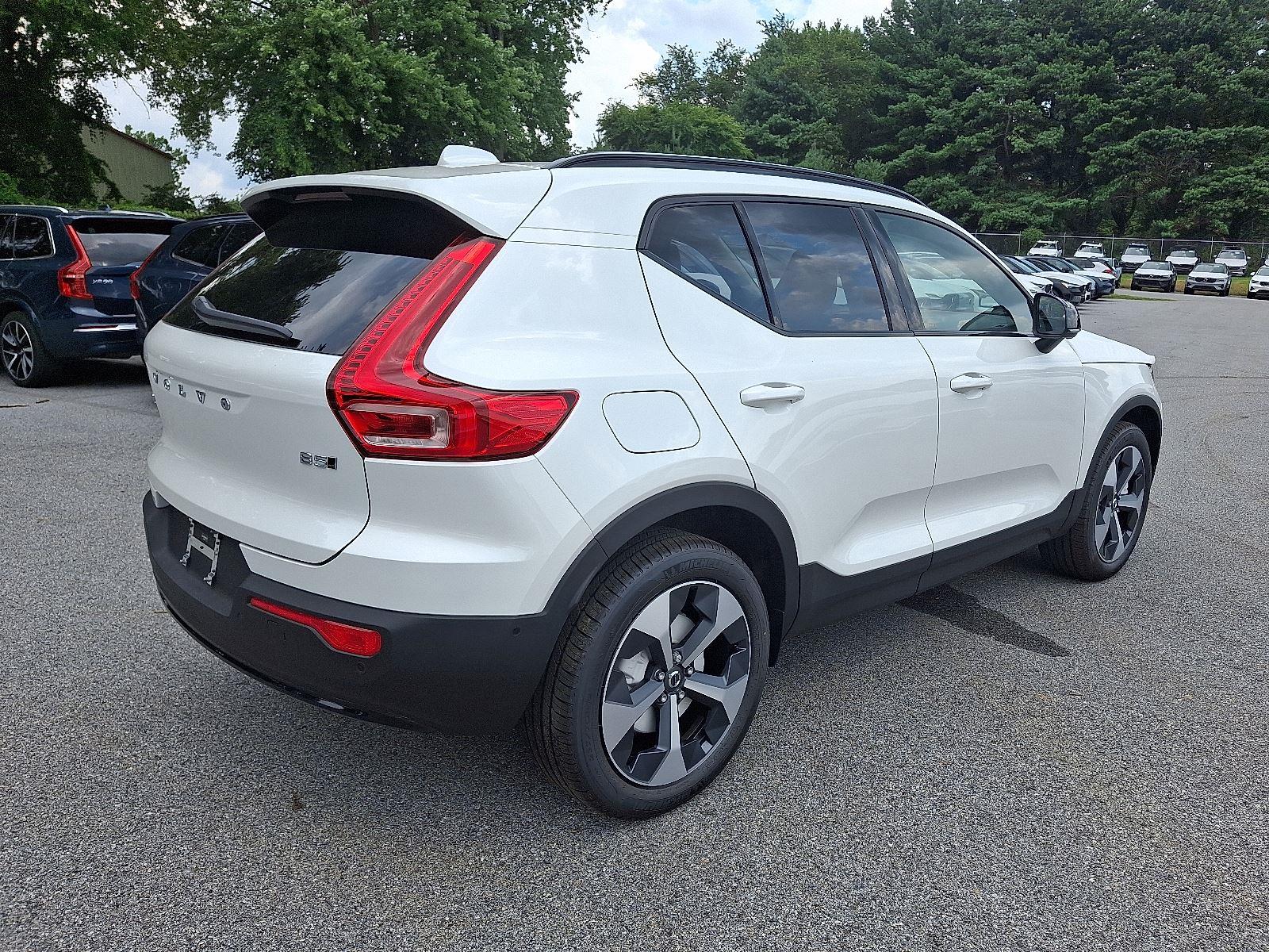 2026 Volvo XC40 Plus photo 3