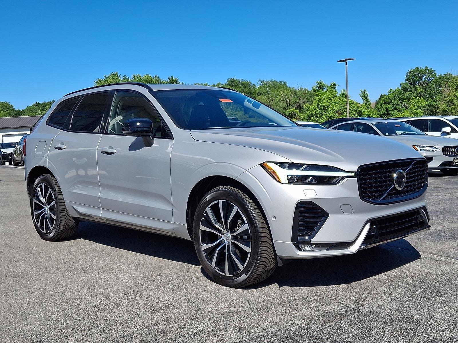 2024 Volvo XC60 B5 Plus Dark Theme AWD's photo