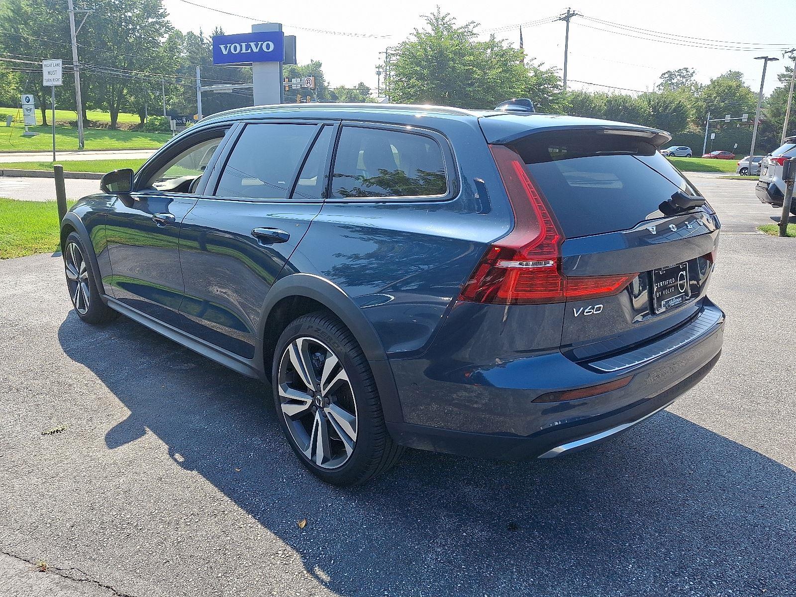 2024 Volvo V60 Cross Country B5 AWD Plus photo 4
