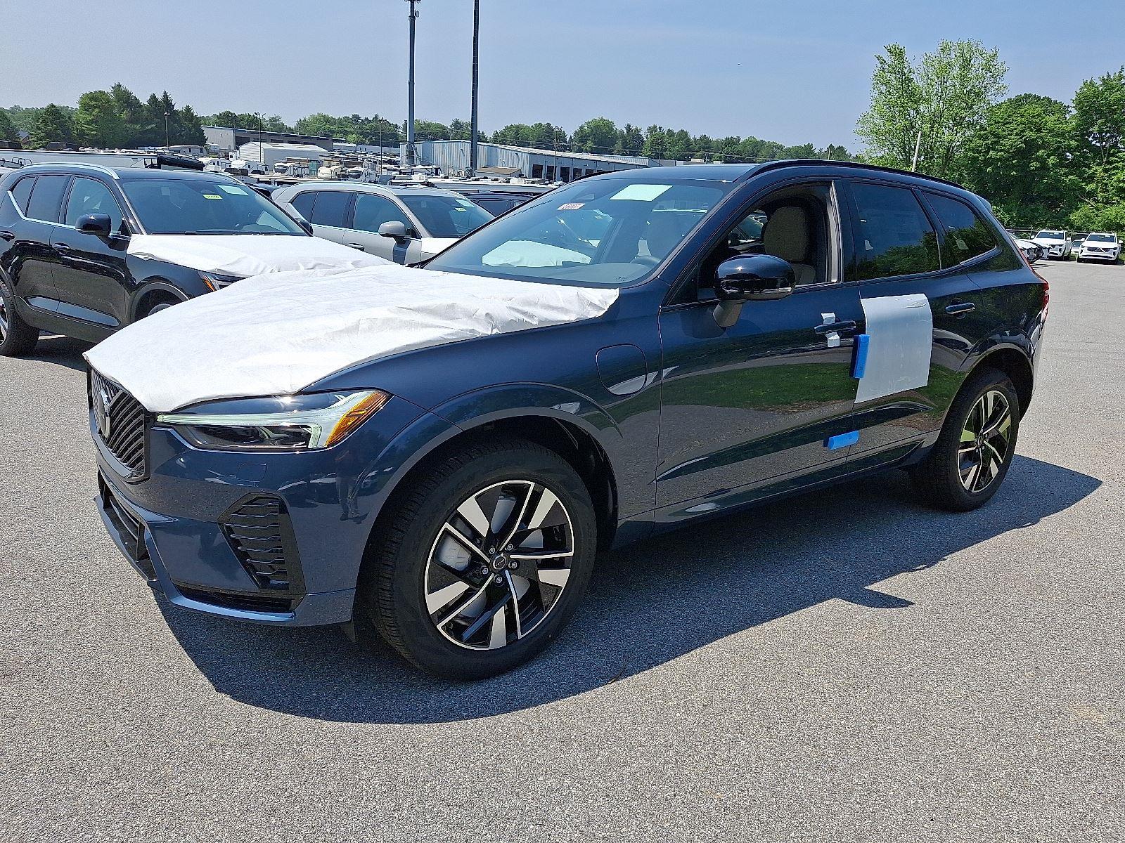 2026 Volvo XC60 Hybrid T8 Core photo 2