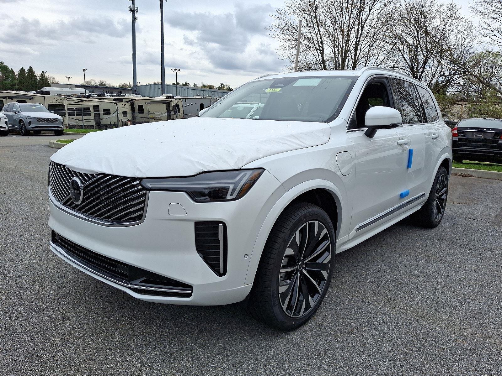 2025 Volvo XC90 T8 photo 2