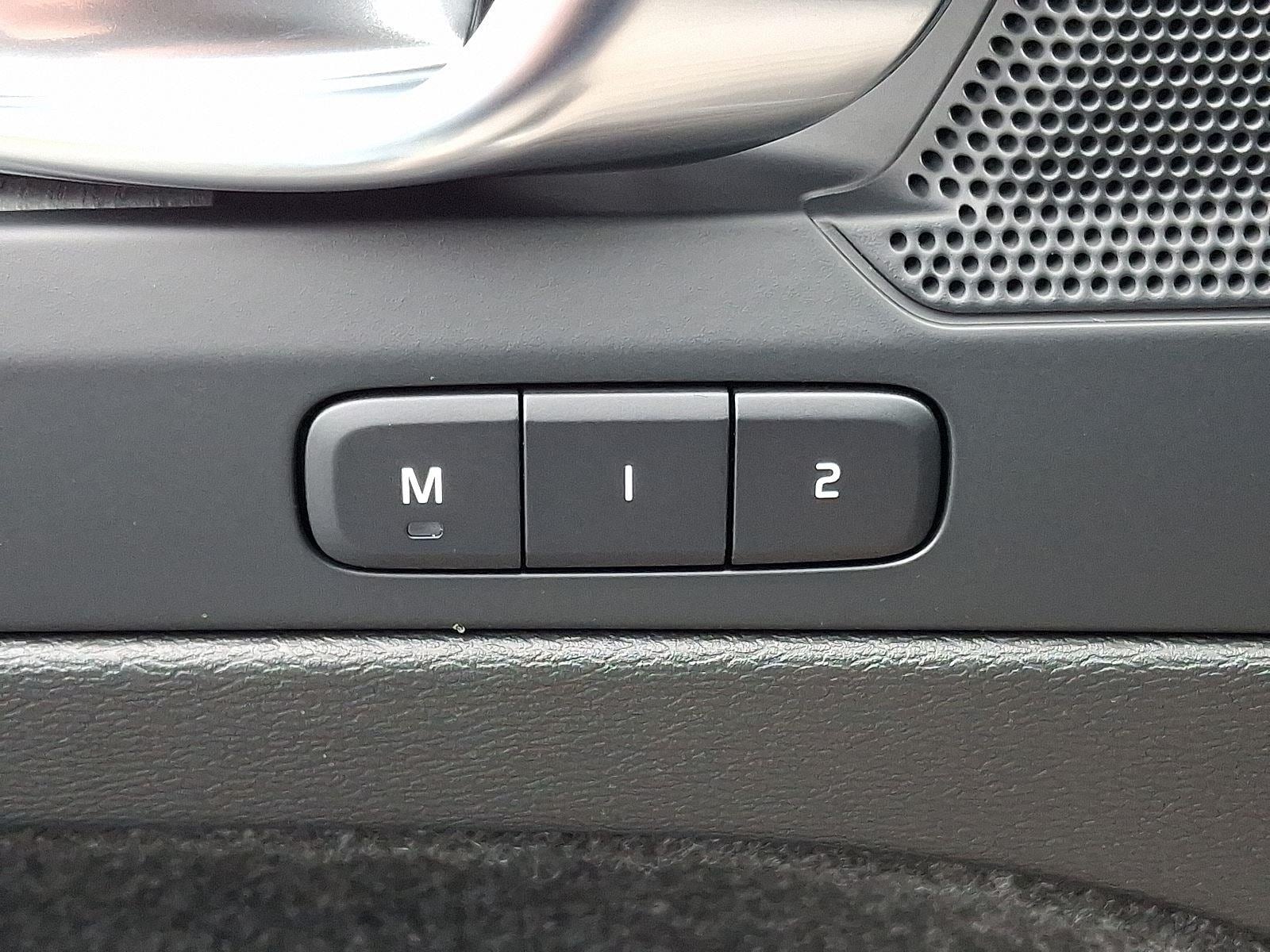 2026 Volvo XC40 Plus - Photo 18