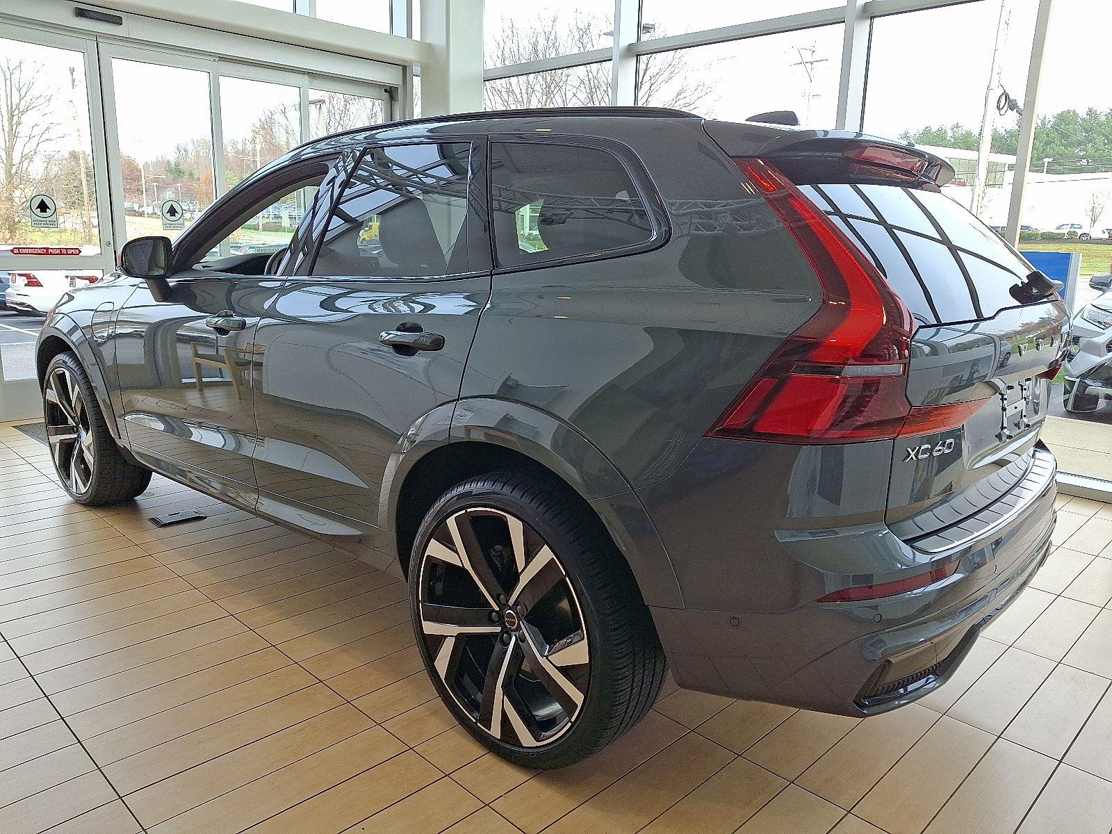 2026 Volvo XC60 Hybrid T8 photo 3