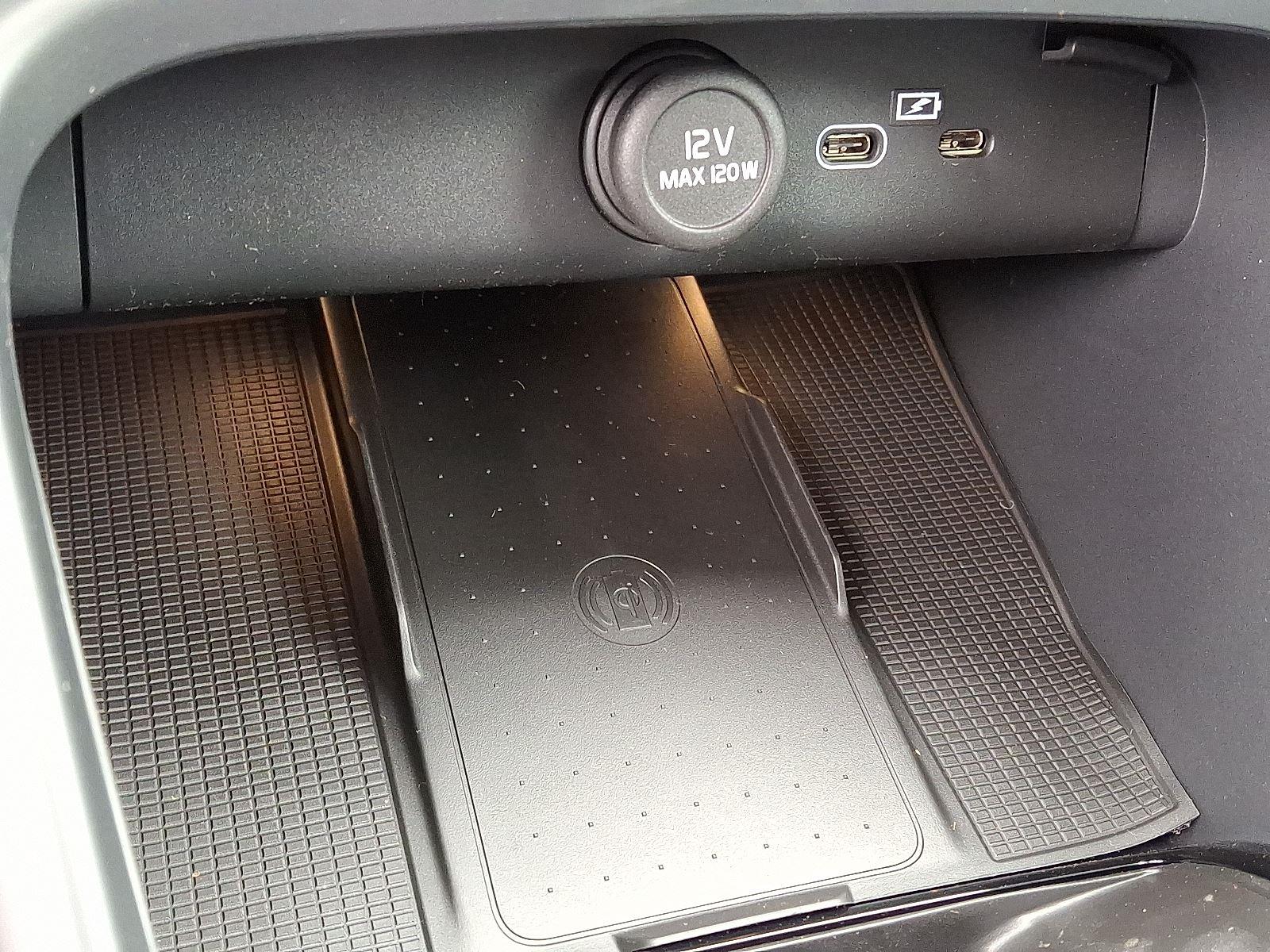 2026 Volvo XC40 Plus - Photo 16