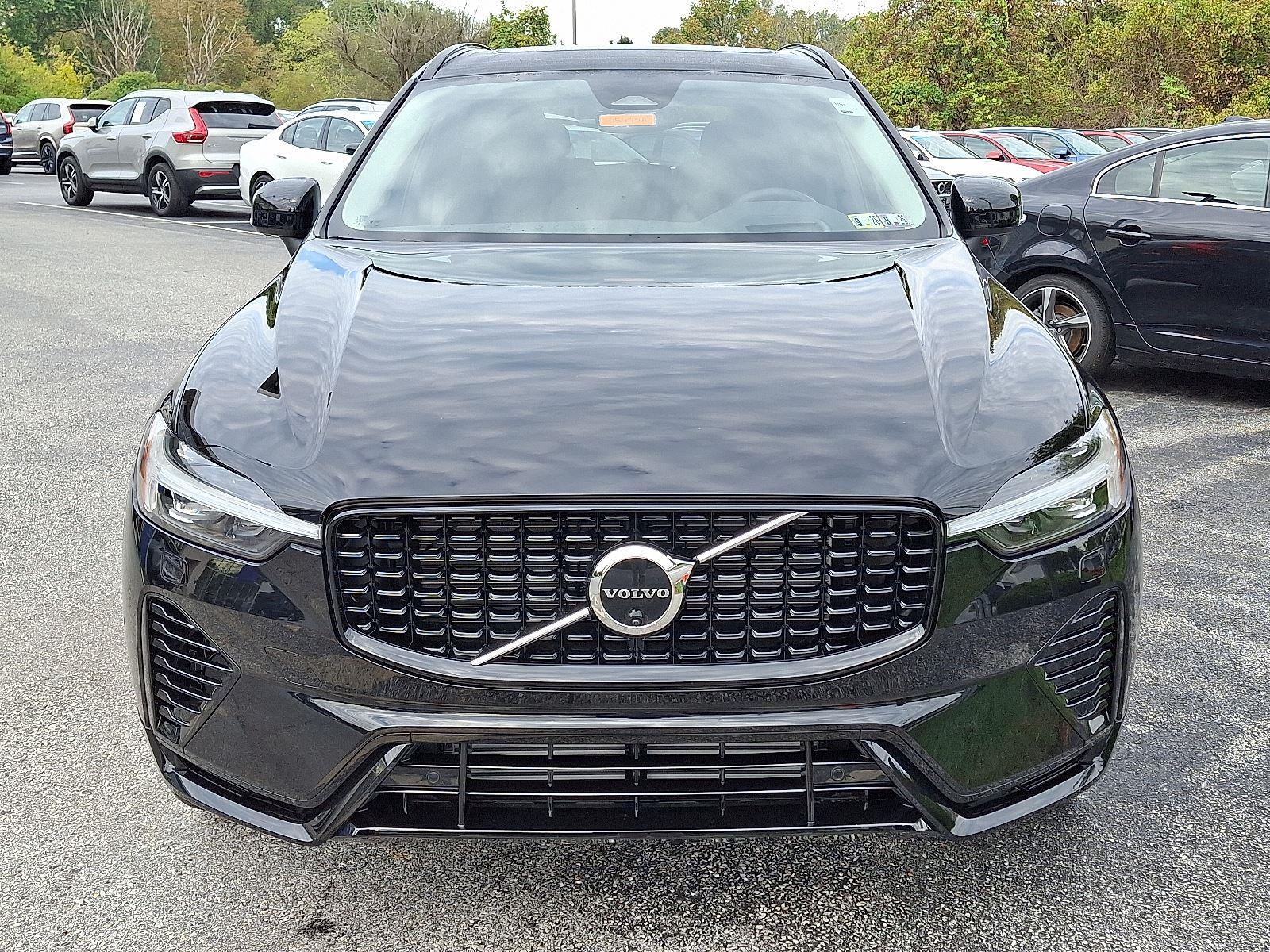 2025 Volvo XC60 Hybrid T8 eAWD photo 2