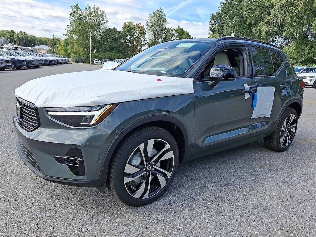 New 2026 Volvo XC40 B5 Ultra SUV