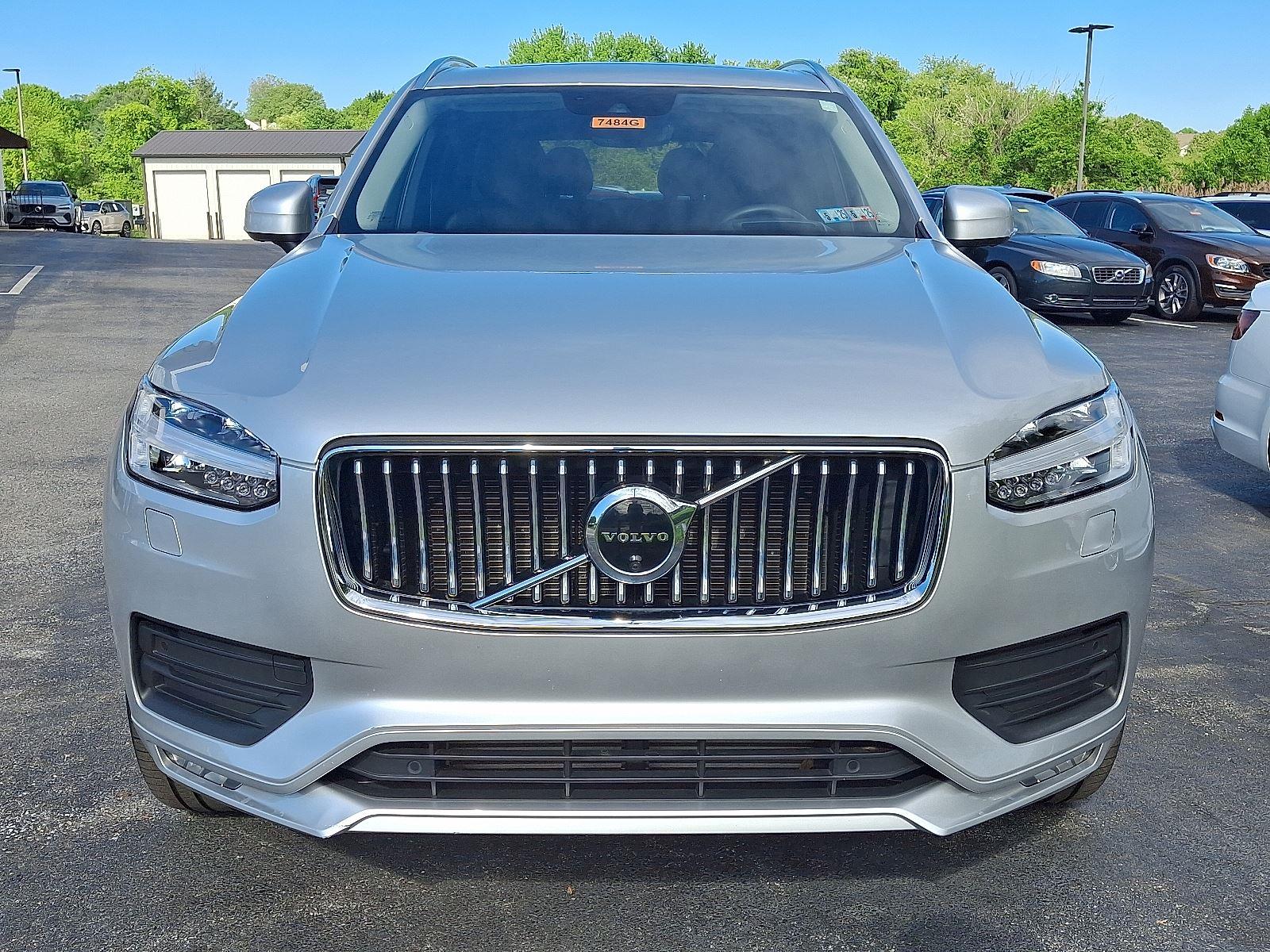 2022 Volvo XC90 T6 AWD Momentum photo 2