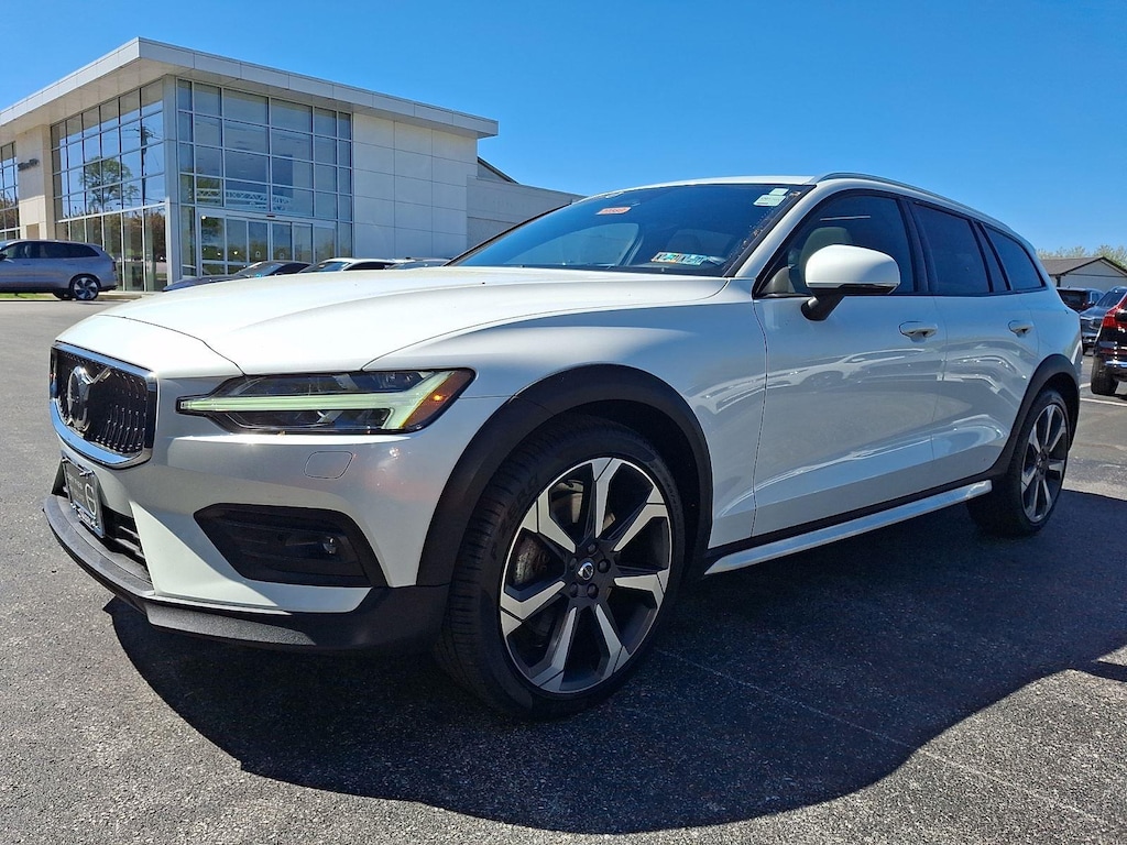 Certified 2024 Volvo V60 Cross Country Ultimate Wagon