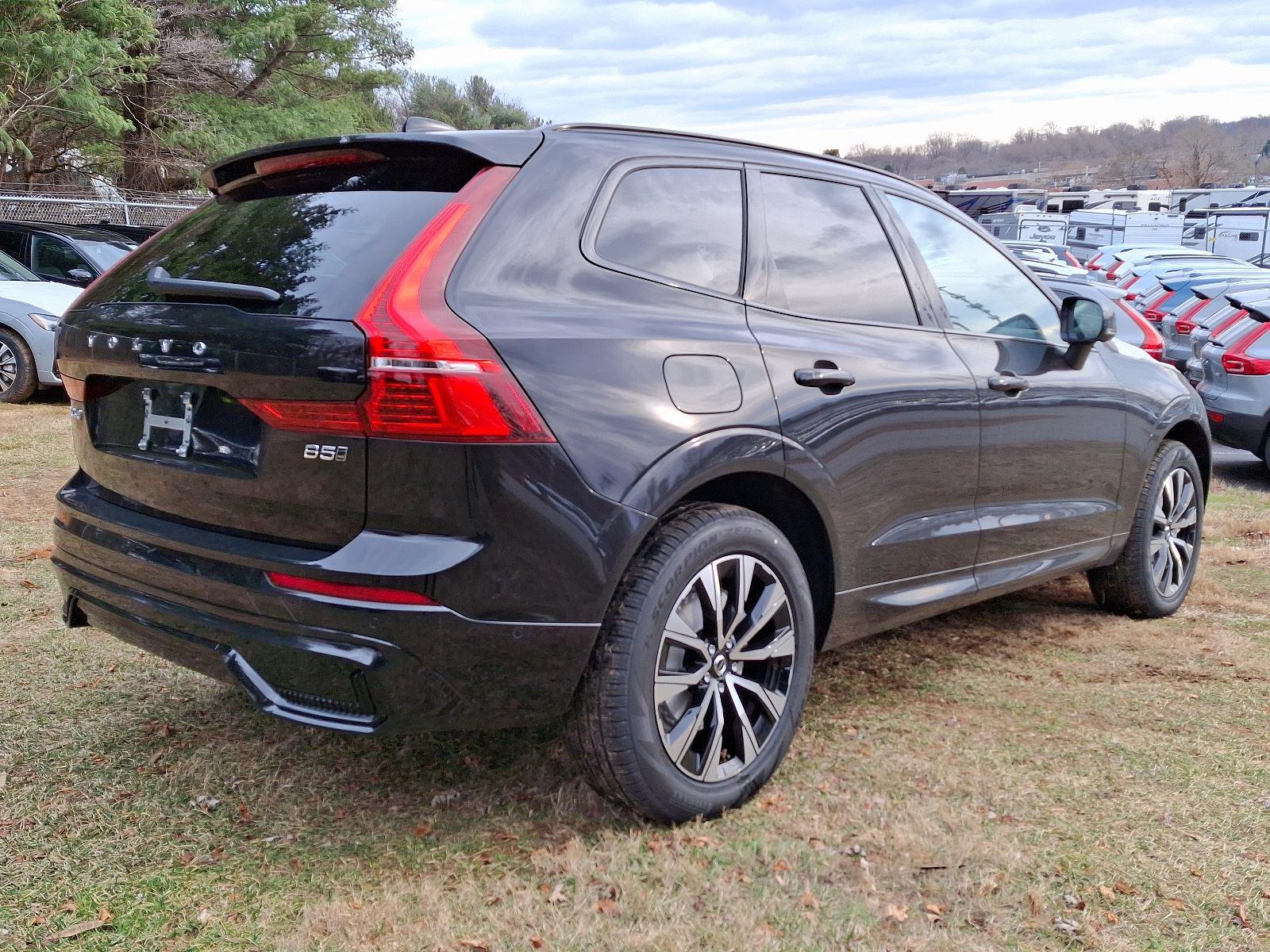 2025 Volvo XC60 B5 Plus photo 4
