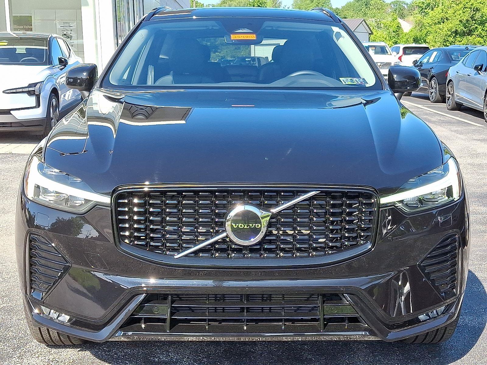 2025 Volvo XC60 B5 Core photo 2