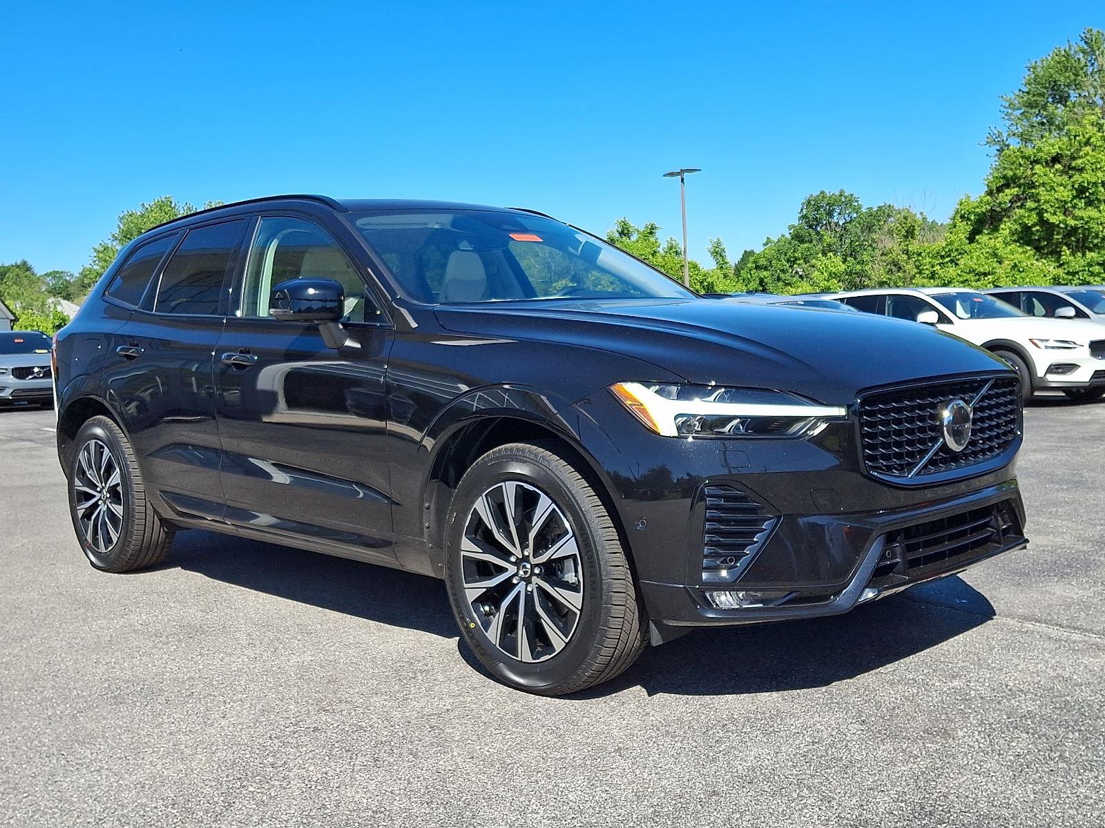 2024 Volvo XC60 B5 Plus Dark Theme AWD's photo