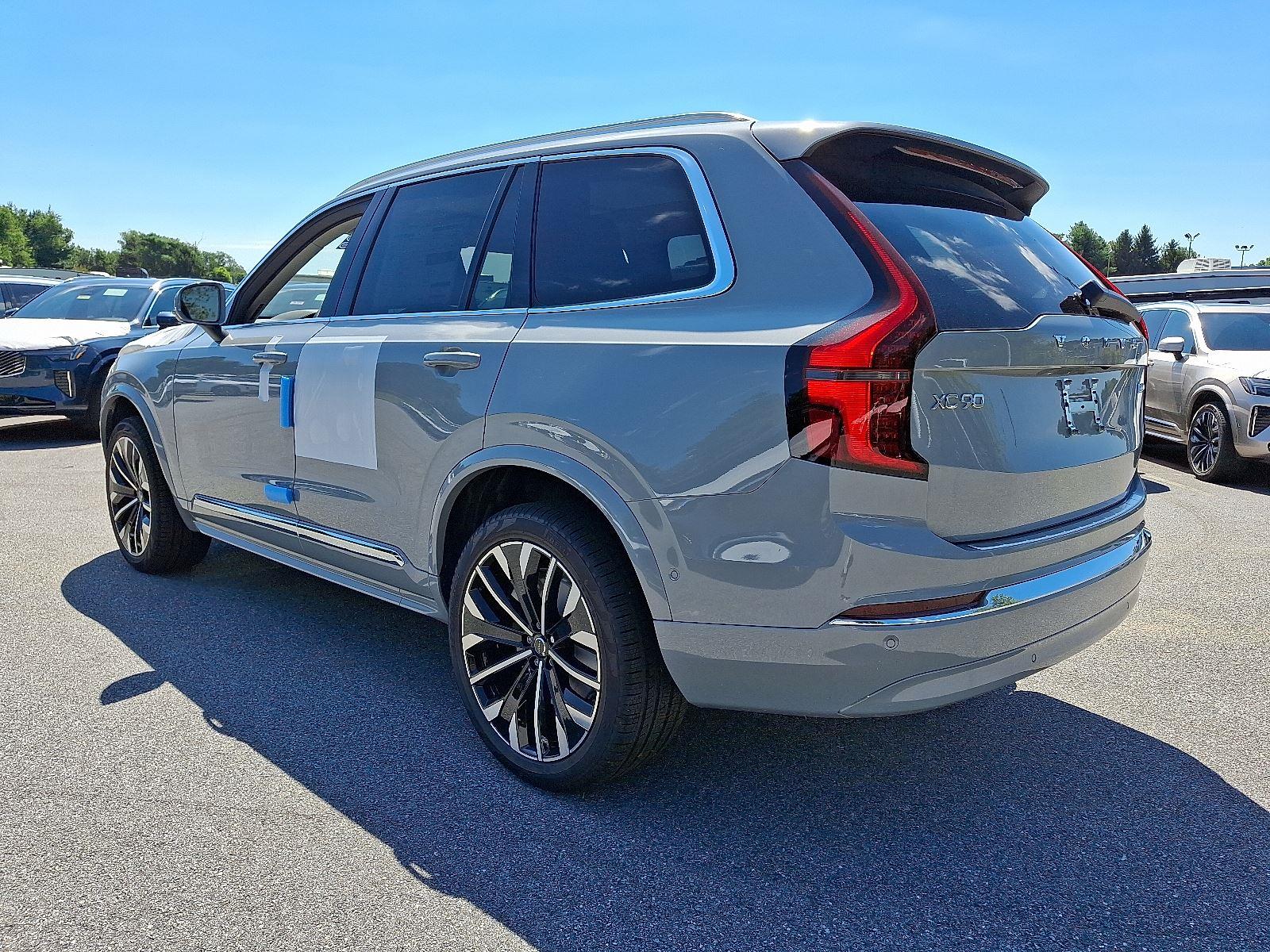 2026 Volvo XC90 Plus photo 3