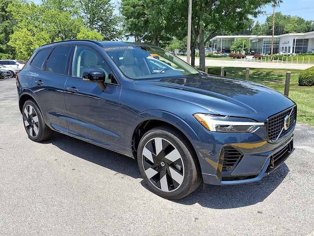 2024 Volvo XC60 Recharge Plug-In Hybrid Plus Dark Theme SUV
