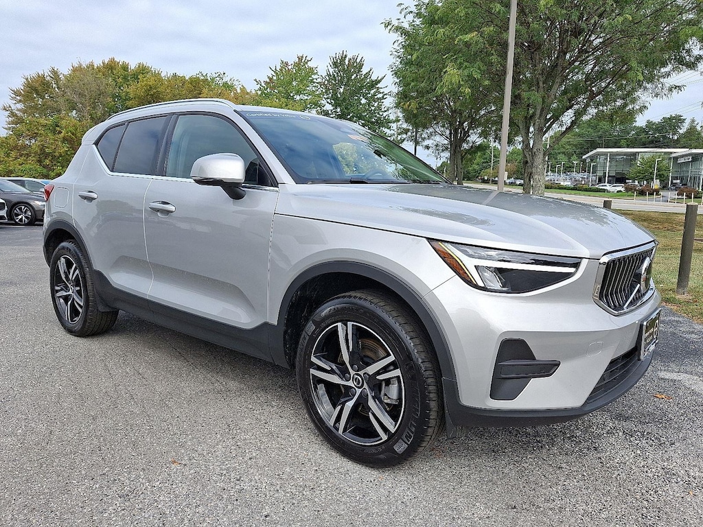 Certified 2025 Volvo XC40 B5 AWD Core Bright Theme SUV
