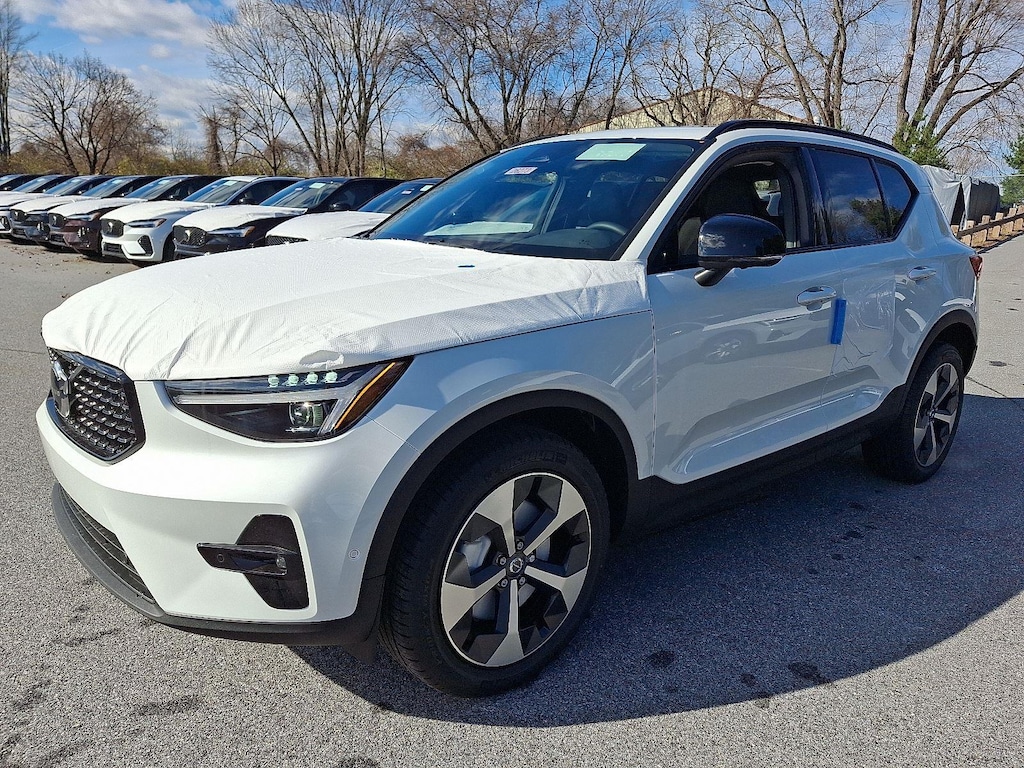 New 2026 Volvo XC40 B5 Plus SUV