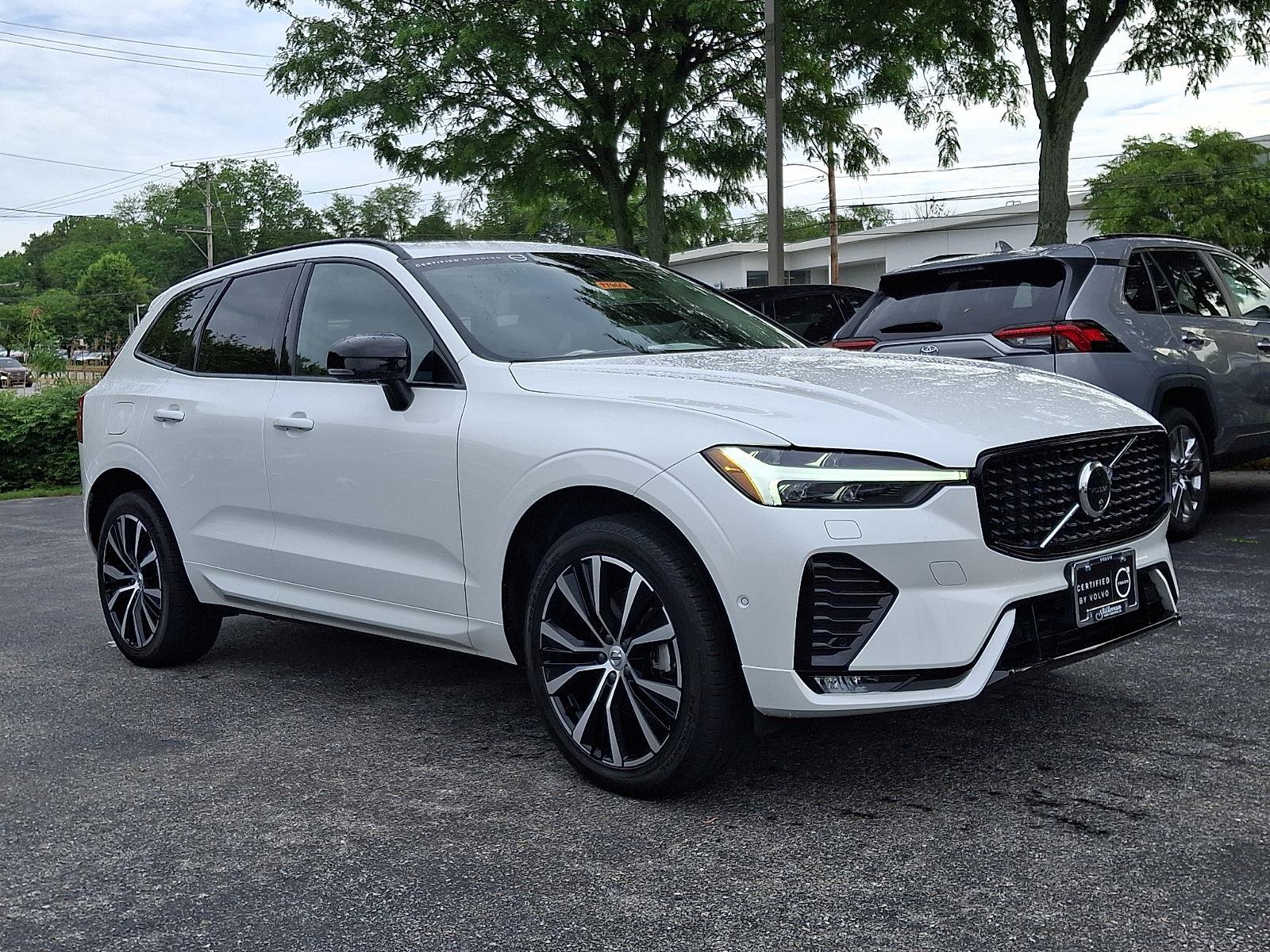 2024 Volvo XC60 B5 Plus Dark Theme AWD's photo