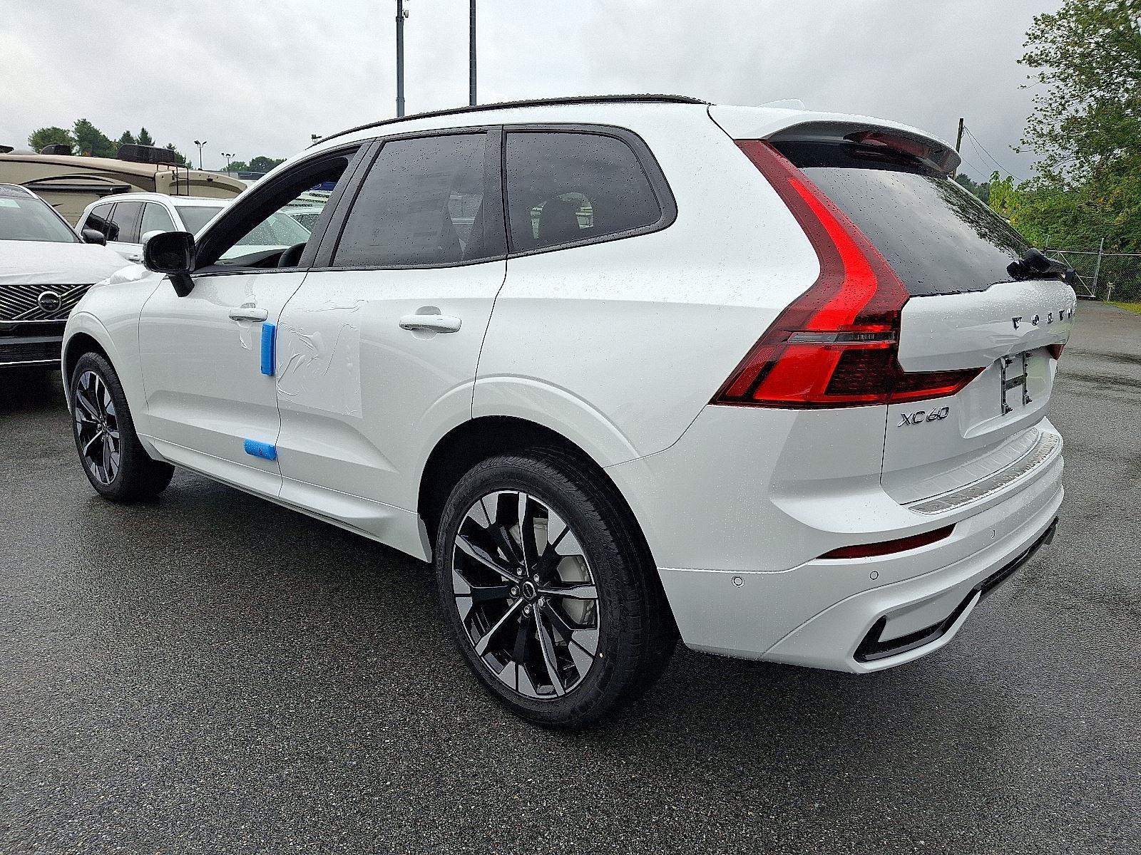 2026 Volvo XC60 B5 Plus photo 2
