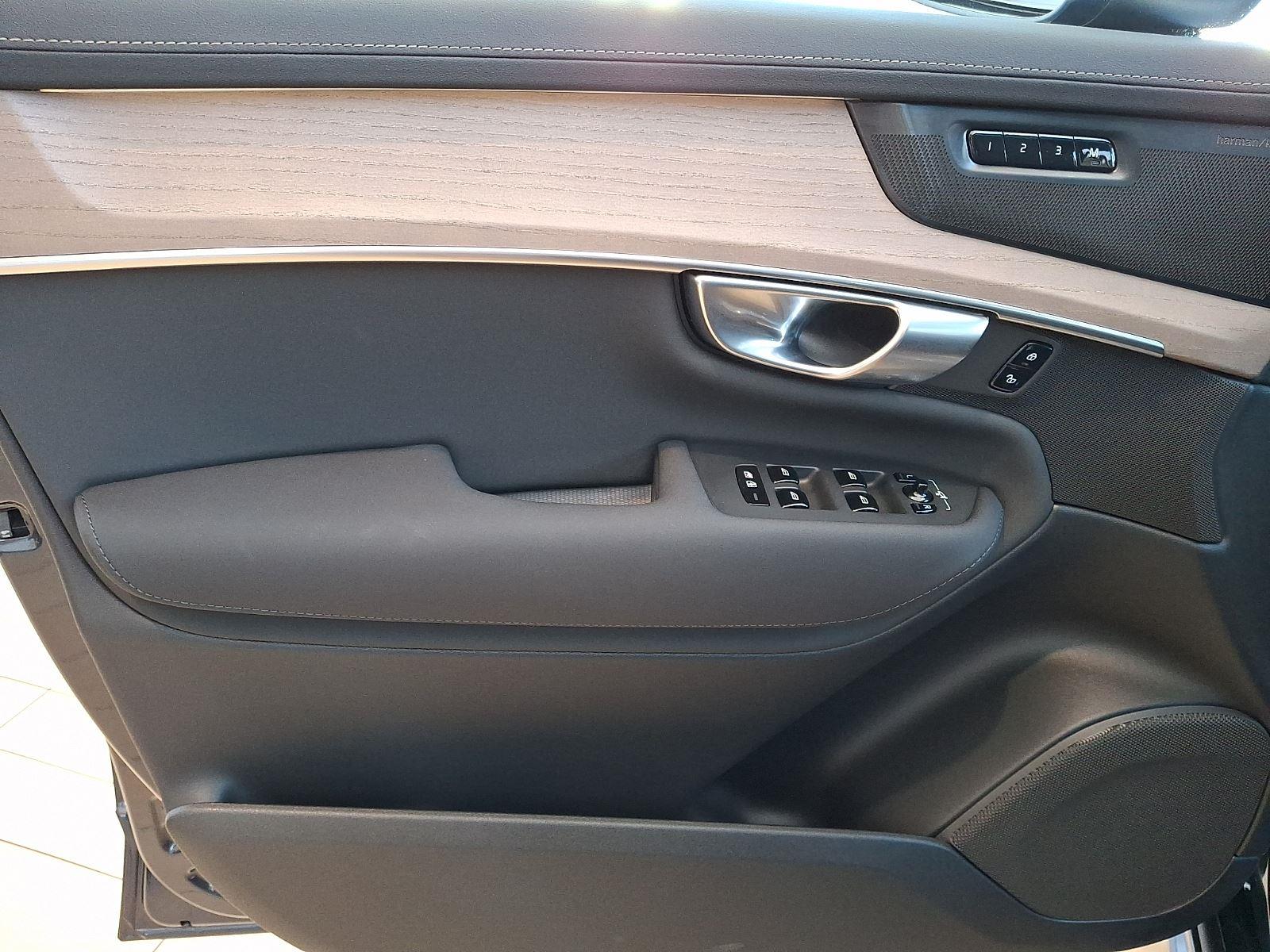 2026 Volvo XC90 Plus - Photo 15