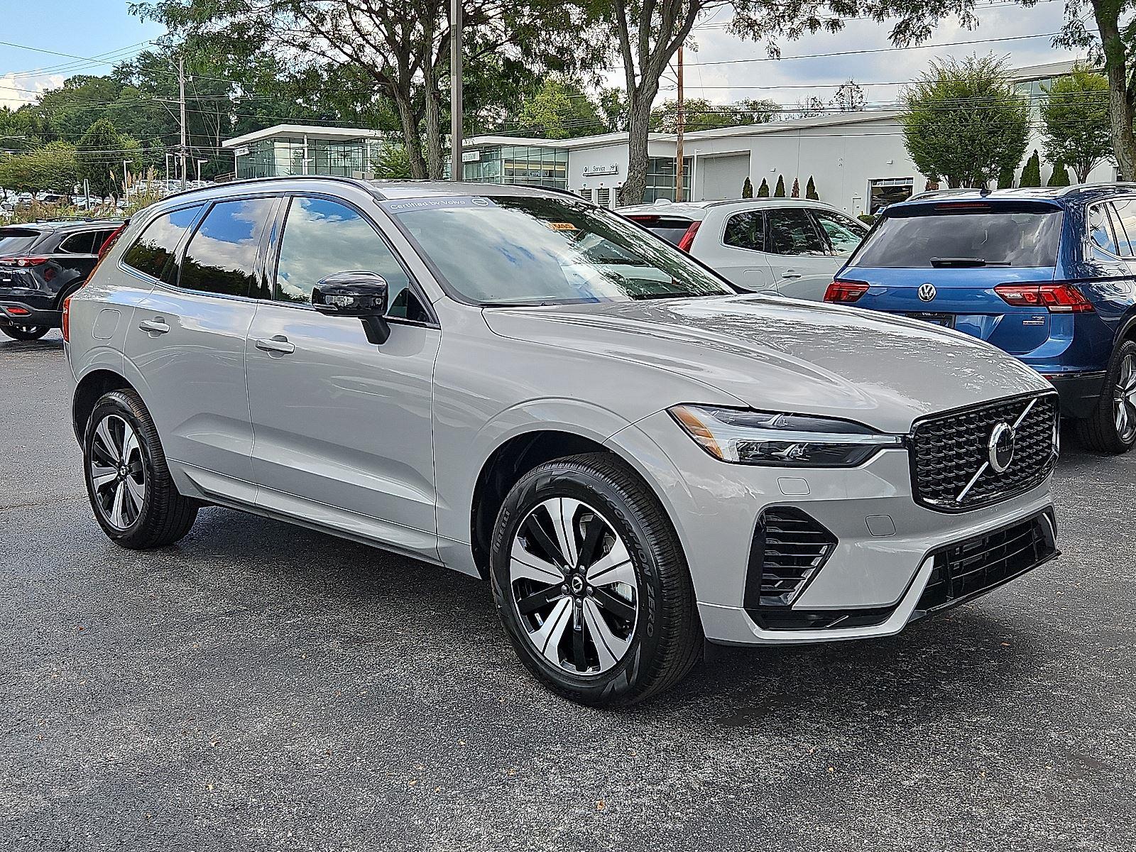 2024 Volvo XC60 Core's photo