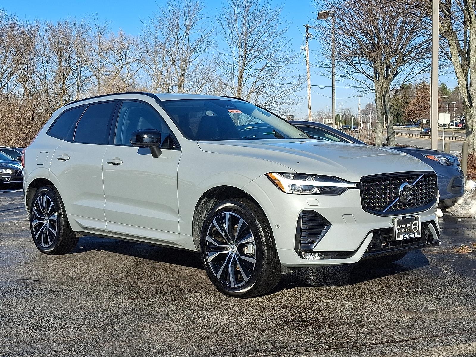 2025 Volvo XC60 Plus's photo