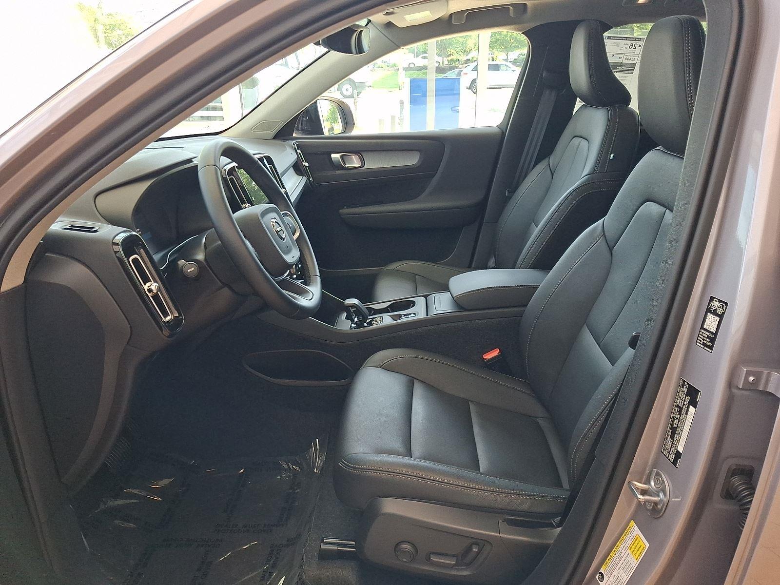 2026 Volvo XC40 Core - Photo 9