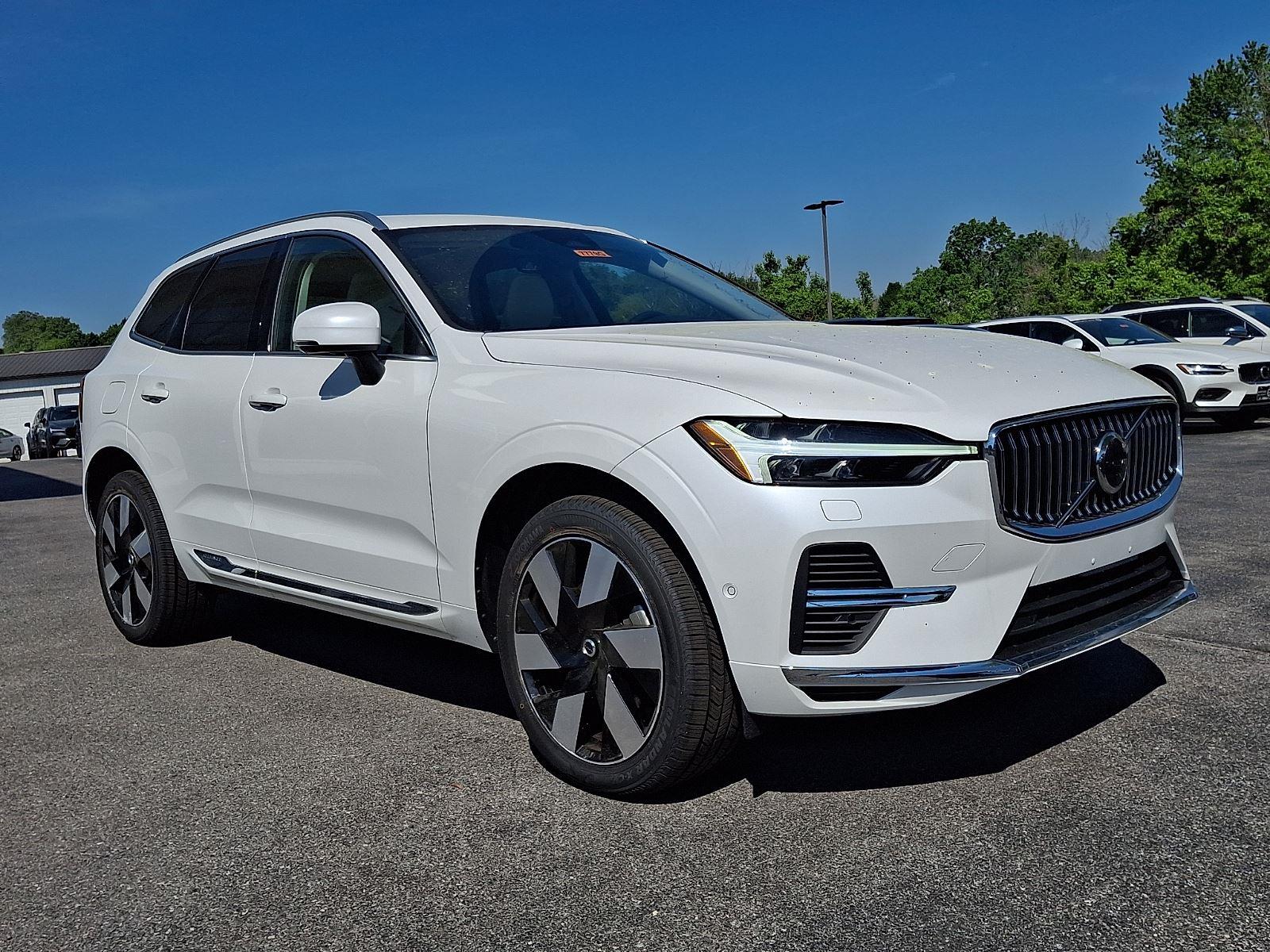 2023 Volvo XC60 T8 Ultimate Bright Theme AWD's photo