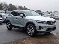 2025 Volvo XC40 B5 Ultra Bright Theme SUV