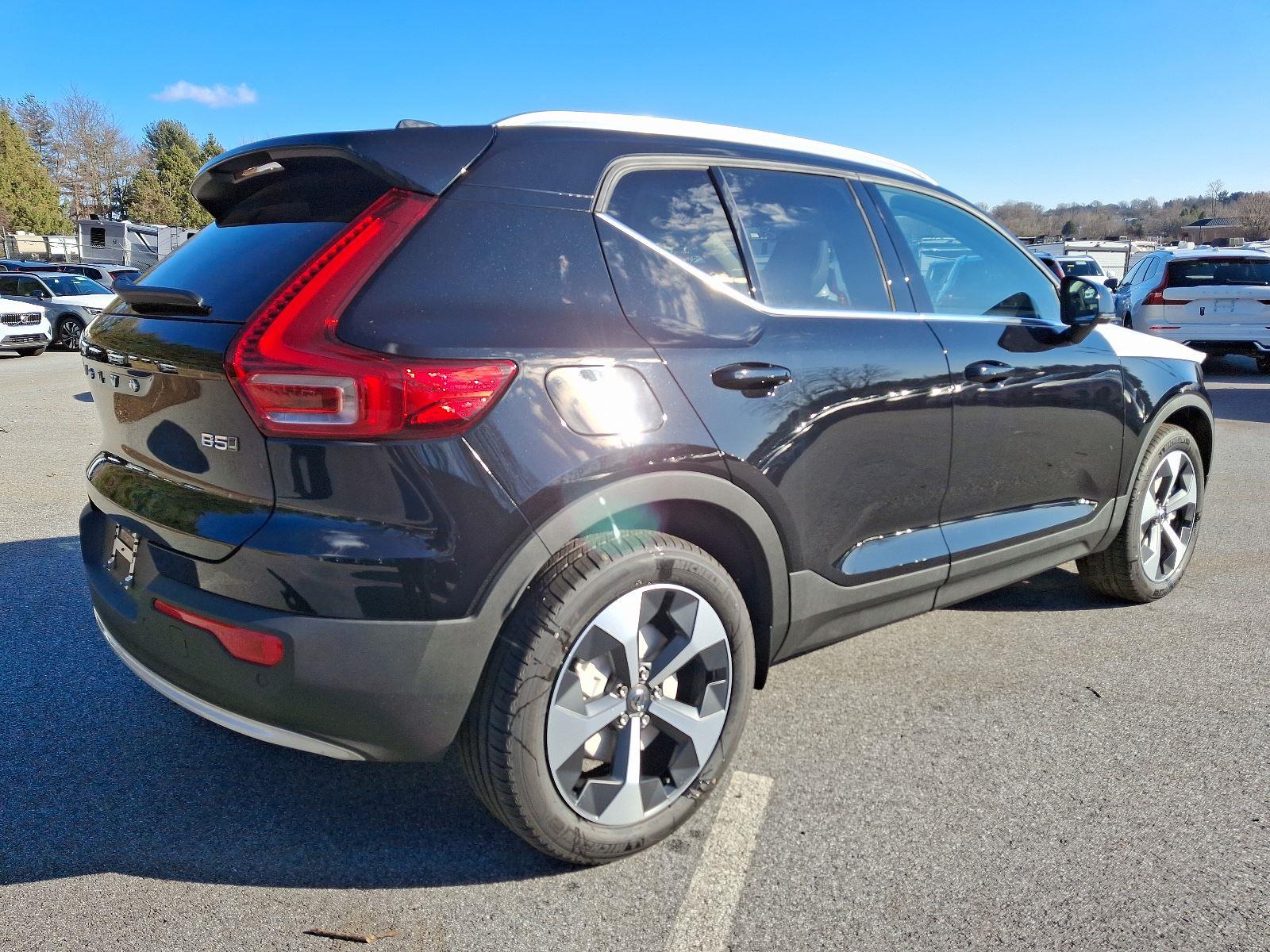 2025 Volvo XC40 Core photo 4