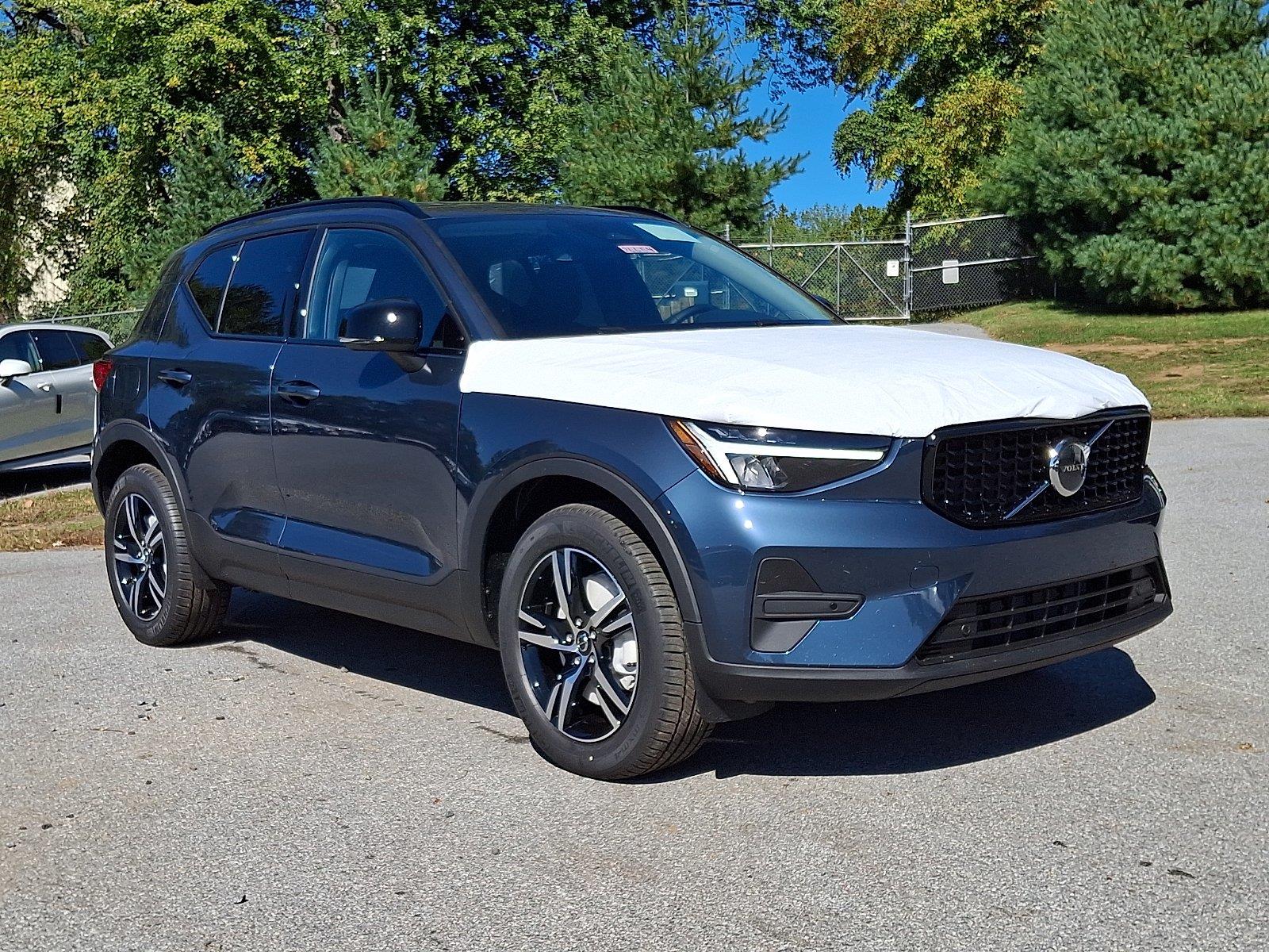 2026 Volvo XC40 B5 Core AWD SUV
