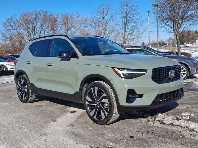 2025 Volvo XC40 Ultra Dark Theme SUV