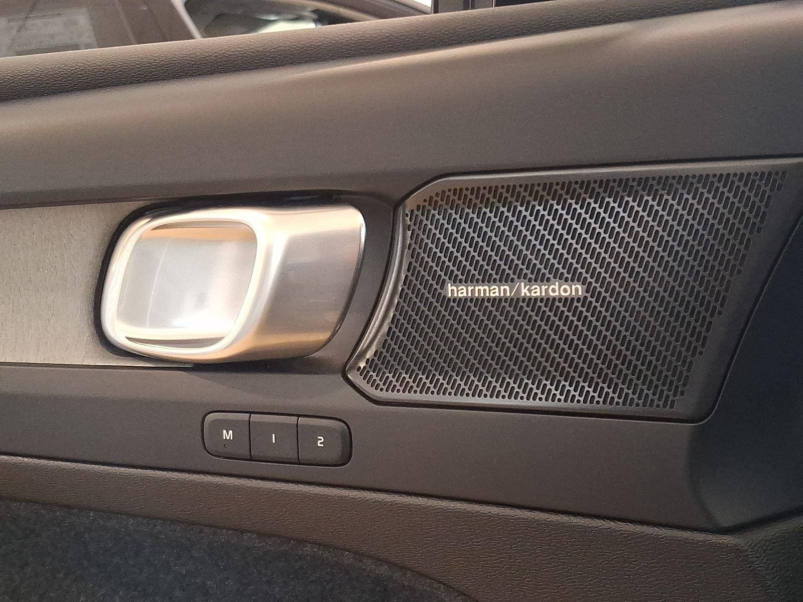 2026 Volvo XC40 Ultra - Photo 13