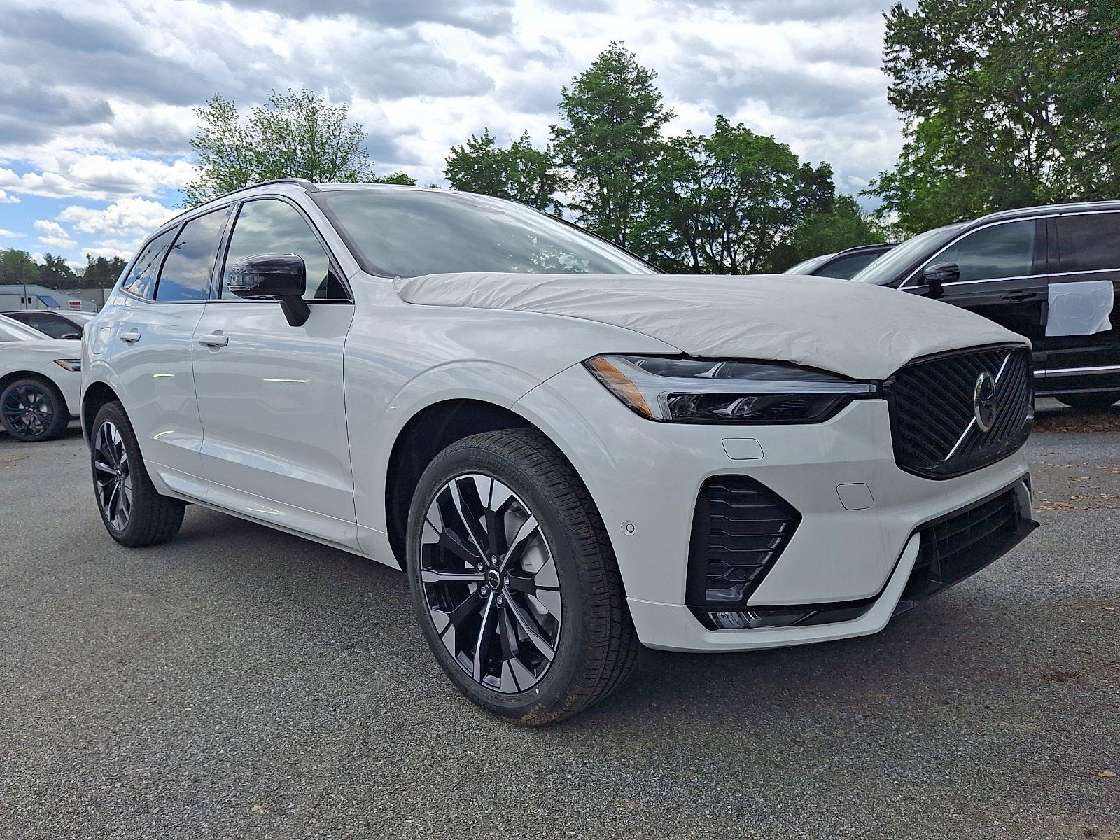 2026 Volvo XC60 B5 Plus Dark AWD's photo