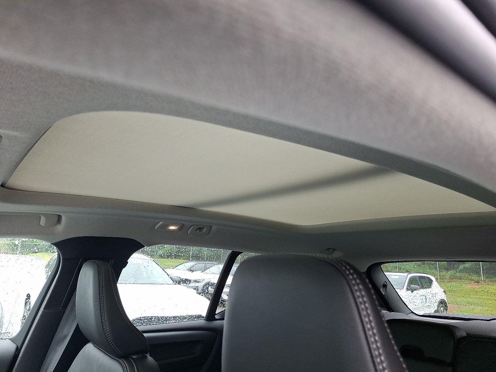 2026 Volvo XC40 Plus - Photo 10