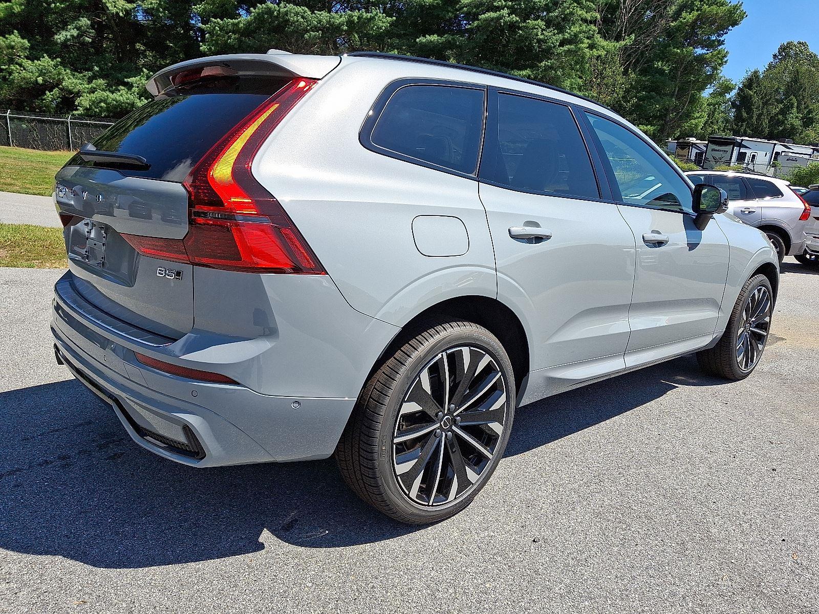 2026 Volvo XC60 B5 photo 4