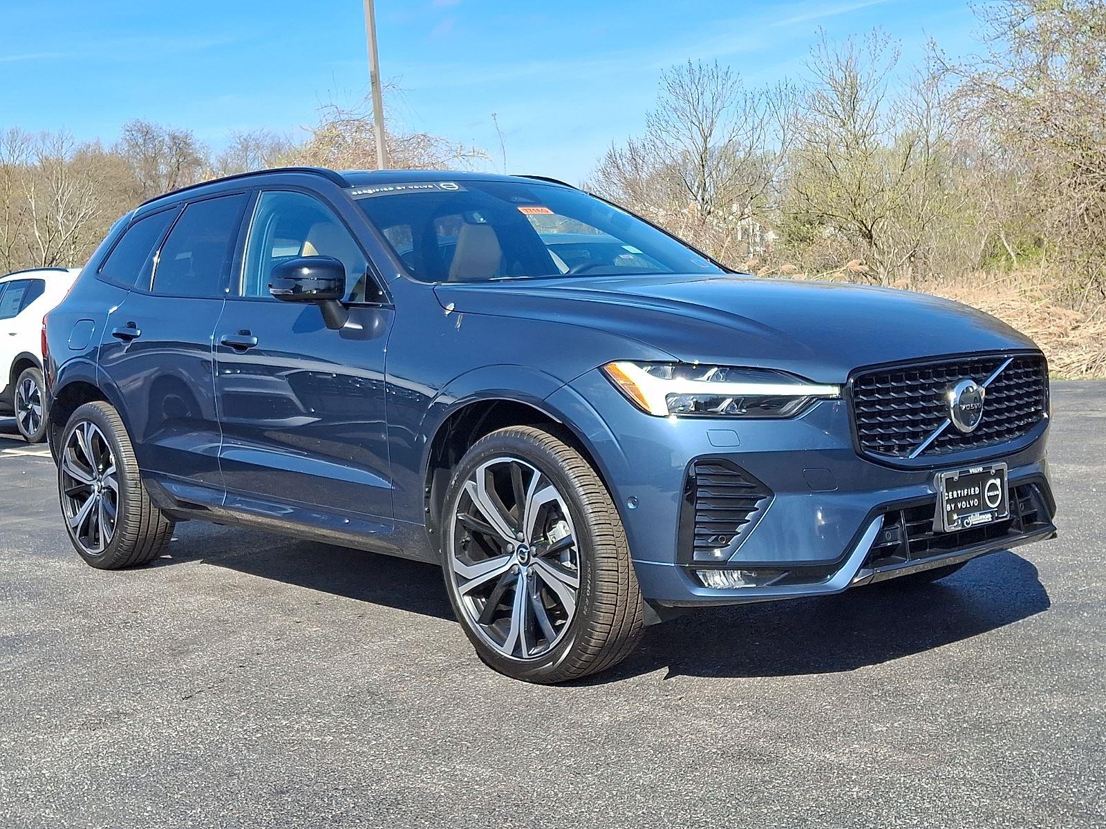 2024 Volvo XC60 B5 Ultimate Dark Theme AWD's photo