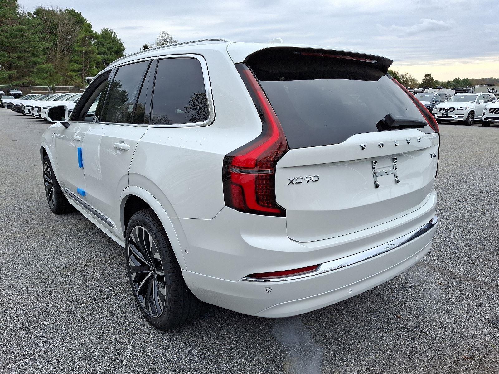 2025 Volvo XC90 T8 photo 3