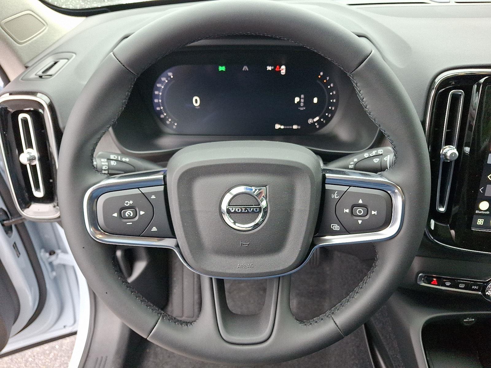 2026 Volvo XC40 Plus - Photo 14