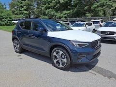 2026 Volvo XC40 B5 Core SUV
