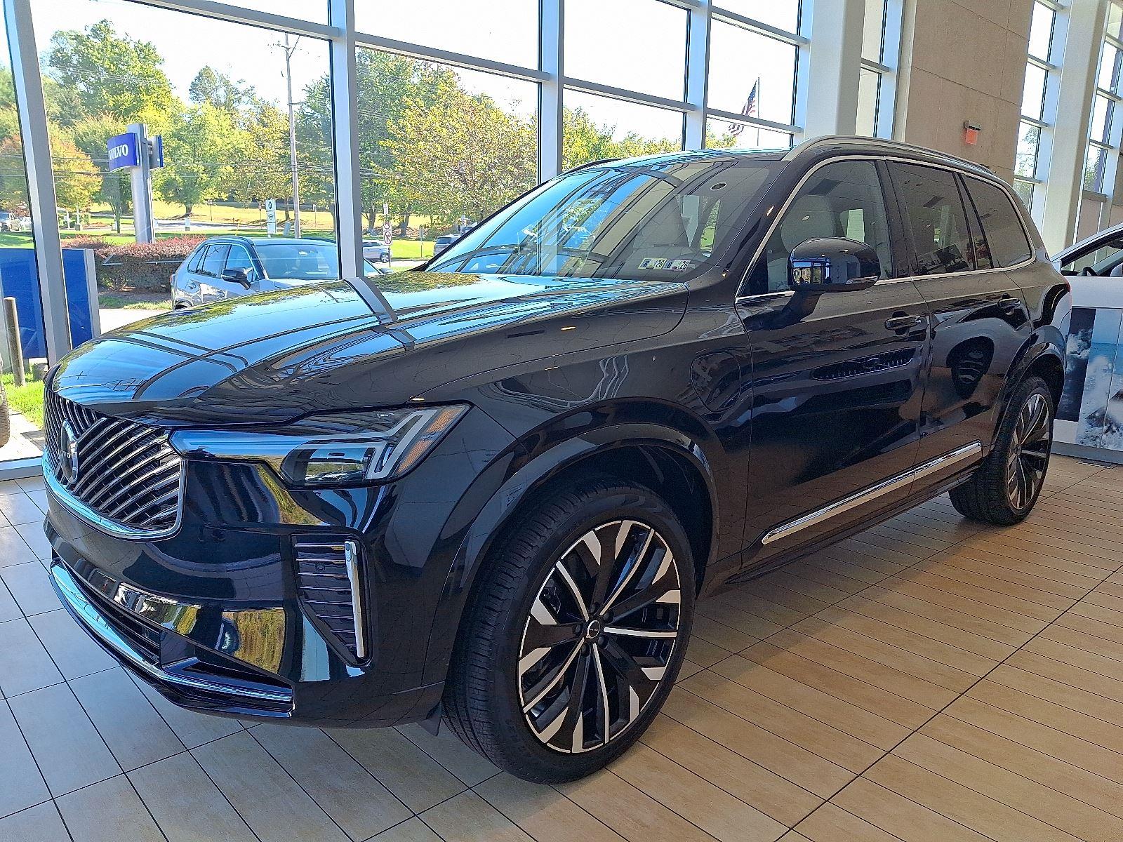 2025 Volvo XC90 T8 Core photo 2