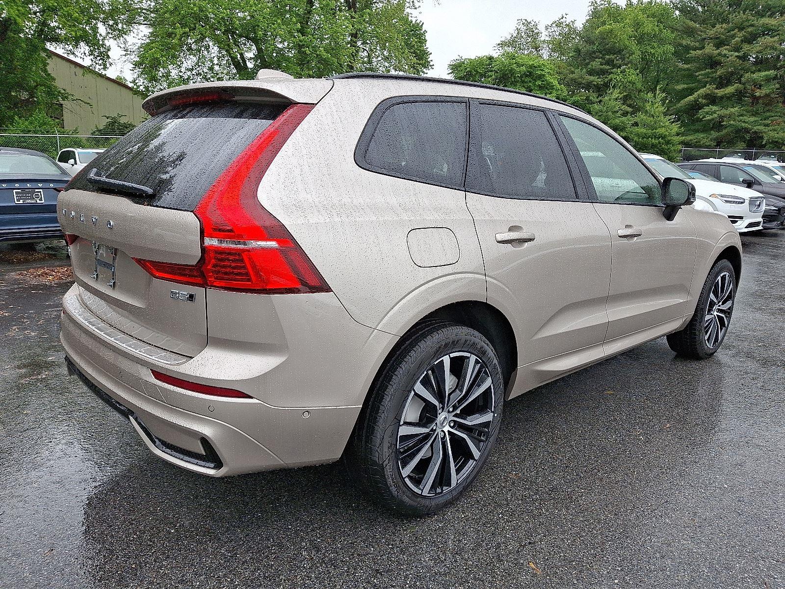 2025 Volvo XC60 B5 Plus photo 4