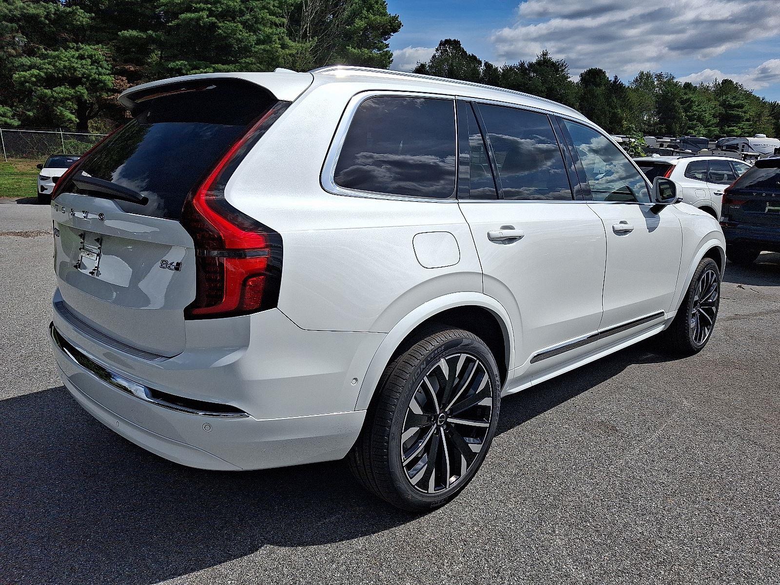 2026 Volvo XC90 Plus photo 3