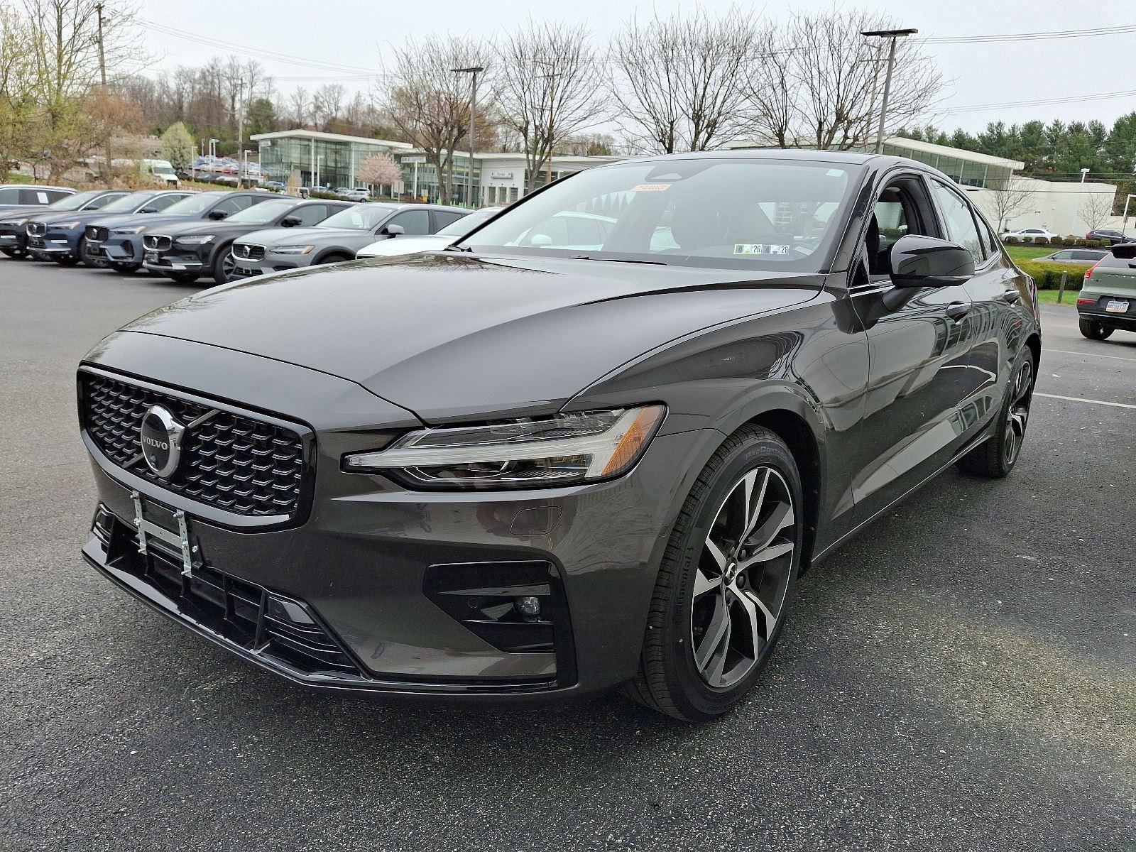 2025 Volvo S60 B5 Plus photo 3