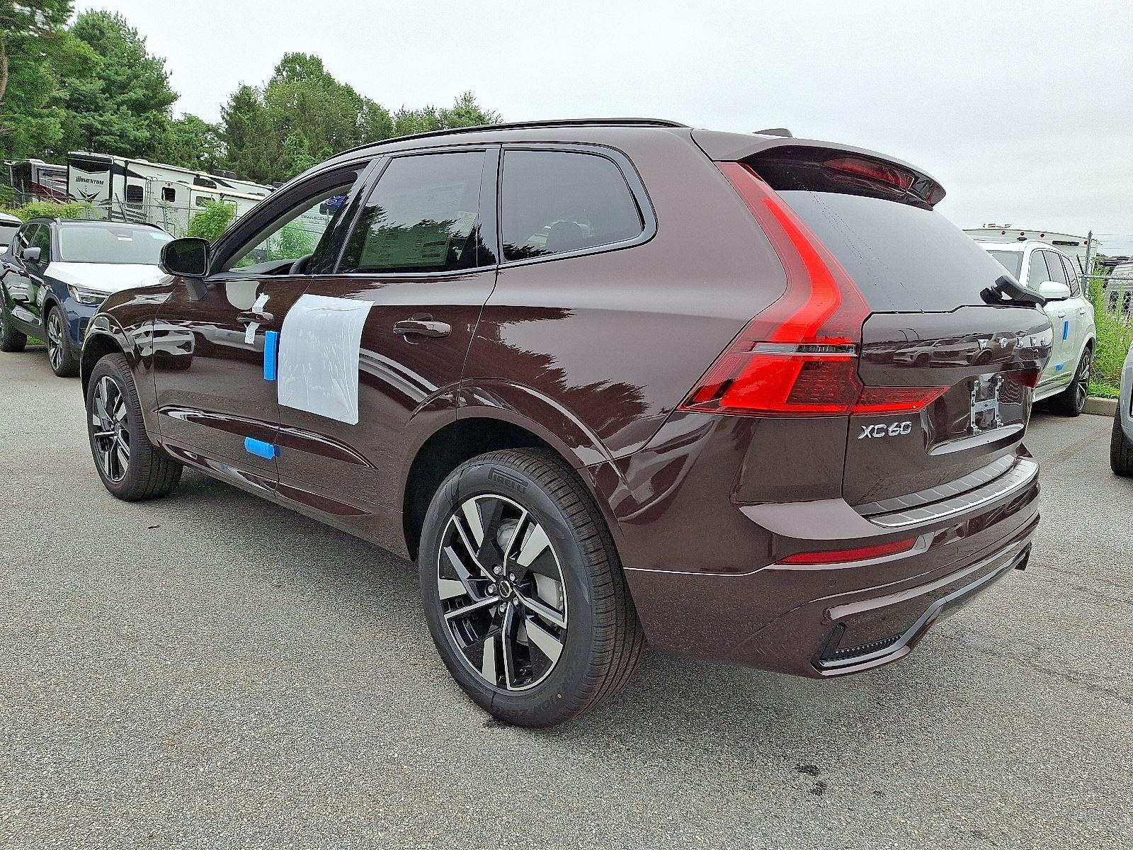 2026 Volvo XC60 B5 Core photo 3