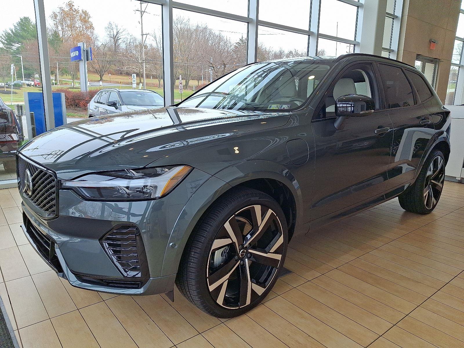 2026 Volvo XC60 Hybrid T8 photo 2