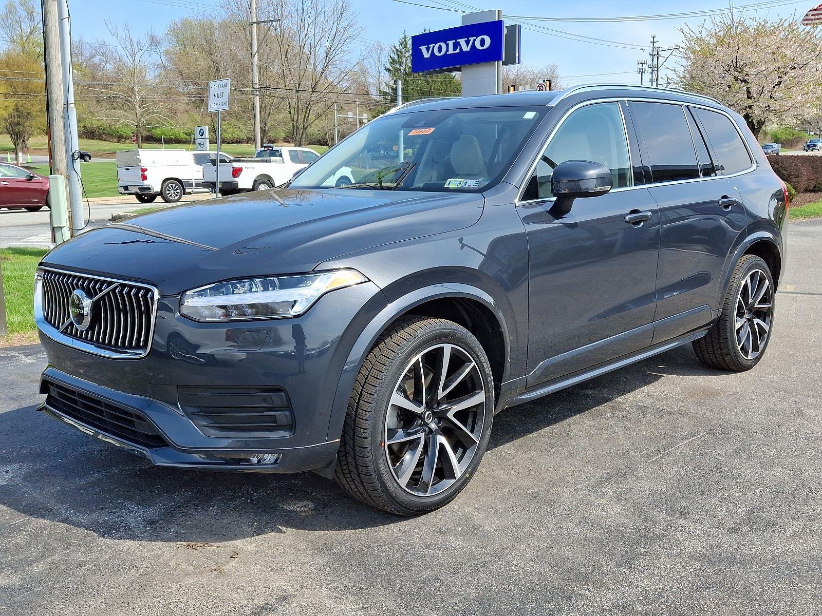 2022 Volvo XC90 T6 AWD Momentum photo 2