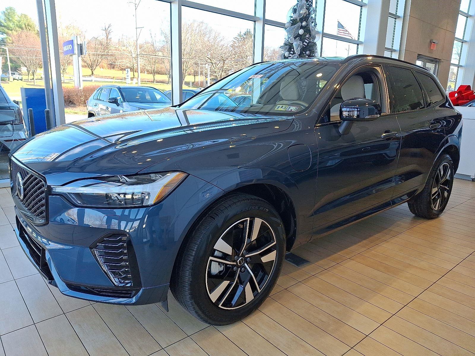 2026 Volvo XC60 Hybrid T8 Core photo 2