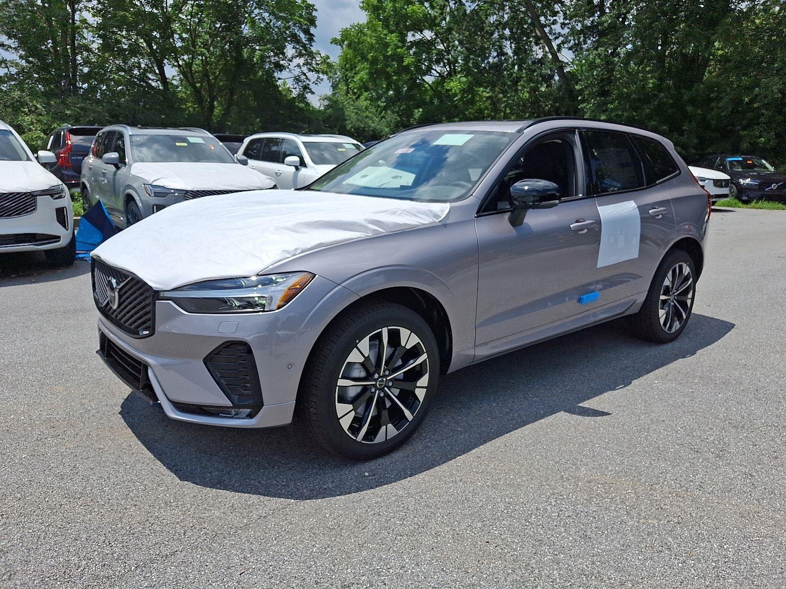 2026 Volvo XC60 B5 Plus photo 2