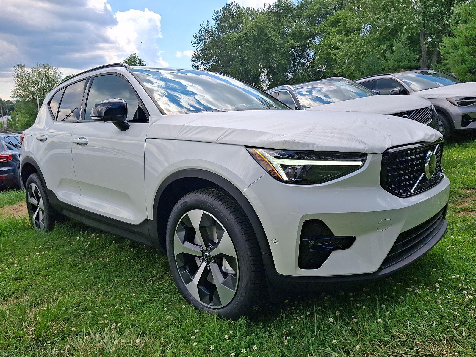 2026 Volvo XC40 SUV 